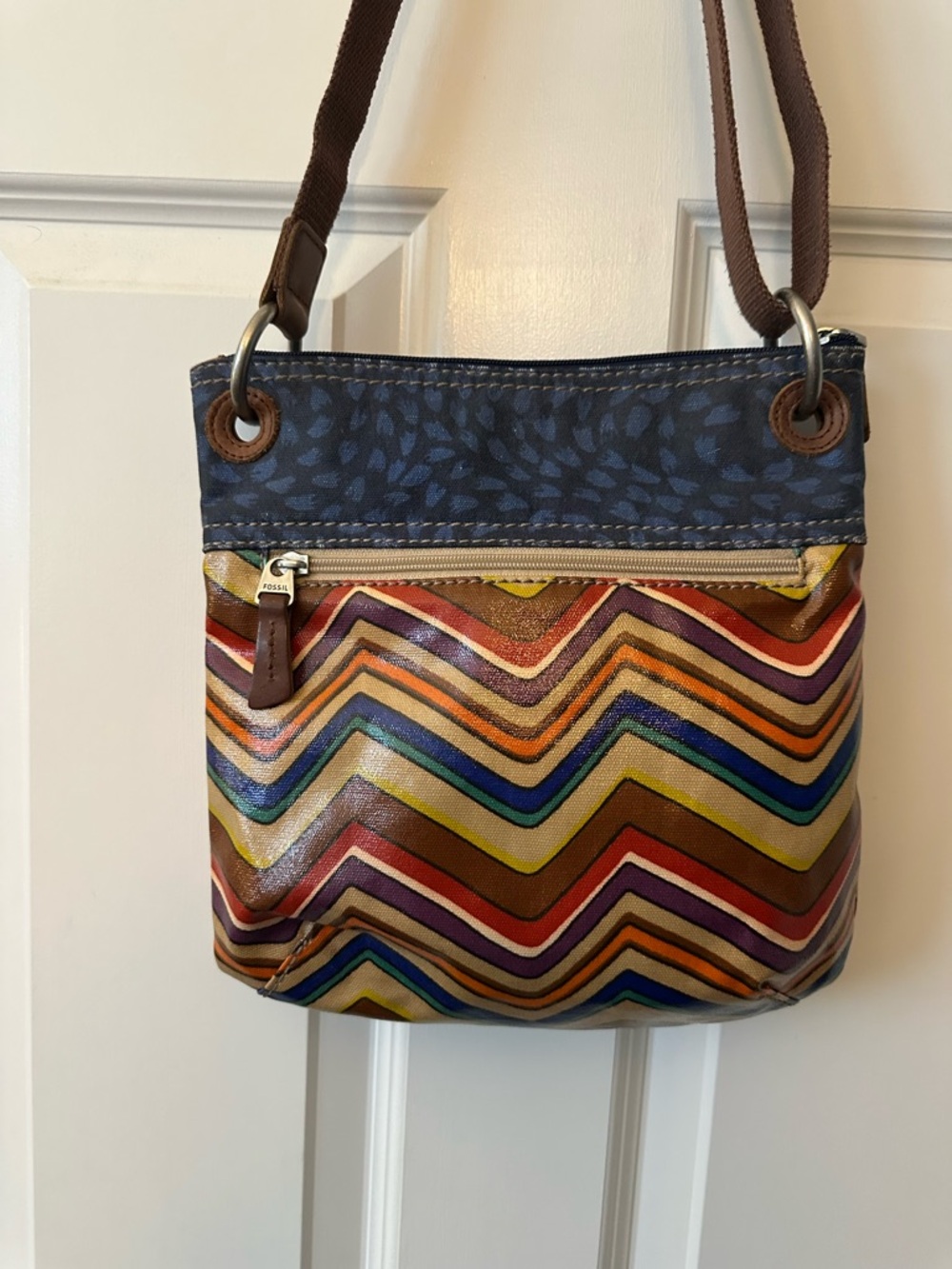 EUC Fossil Key-Per Multicolor Chevron Crossbody Bag - Picture 5 of 14
